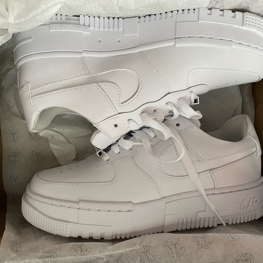 Women’s Nike Air Force 1 PIXEL, size 6.5